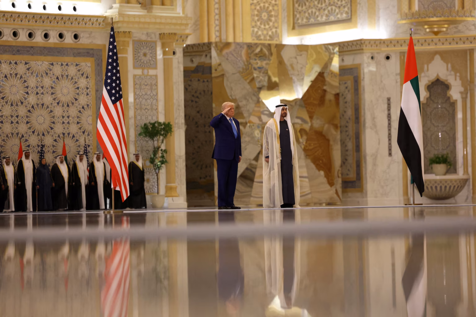 Trump annonce une commande de 14,5 milliards de dollars à Boeing et GE par Etihad Airways