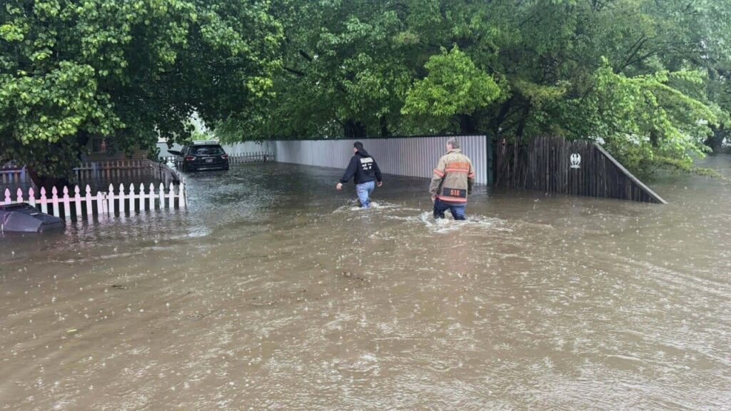 Intempéries meurtrières aux États-Unis : inondations au Texas et en Oklahoma, tempête violente en Pennsylvanie