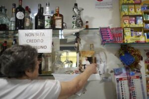 À Rome, les fidèles prient pour un pape proche des pauvres et artisan de paix