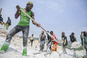 Au Congo, les mineurs de coltan alimentent la tech mondiale mais restent prisonniers de la misère