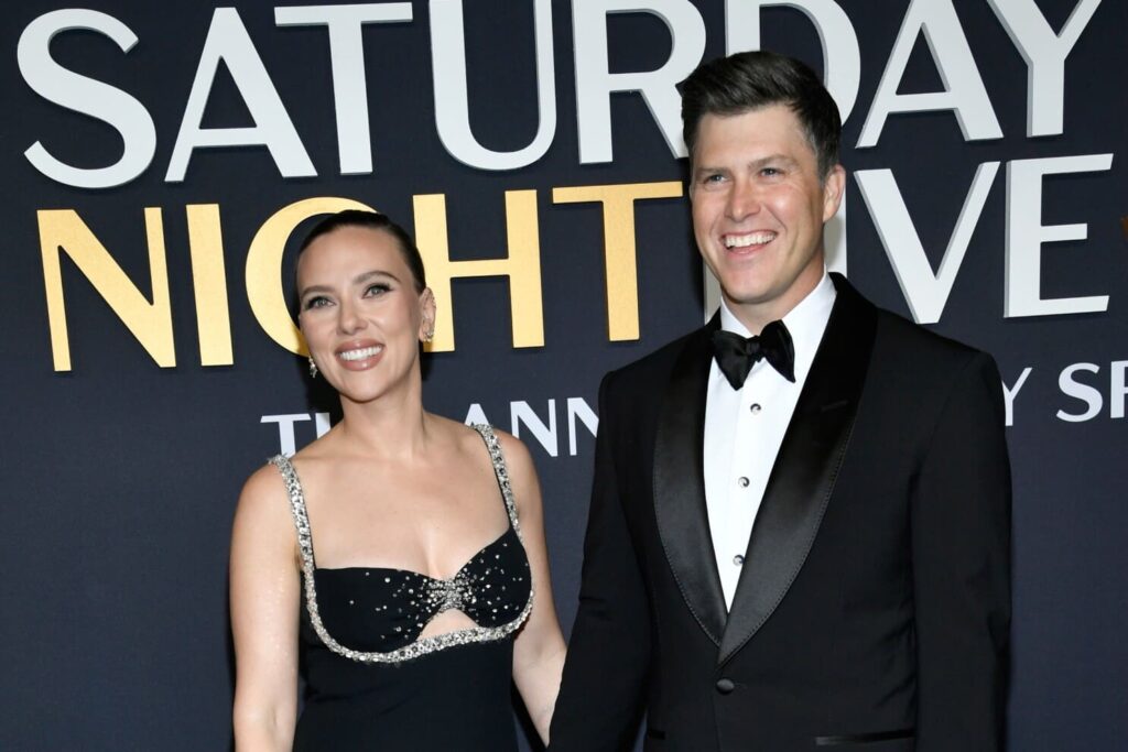 Scarlett Johansson clôture en douceur la 50e saison de "Saturday Night Live"