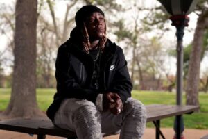 Trump relance la croisade contre les droits des personnes trans en ciblant les politiques du logement social