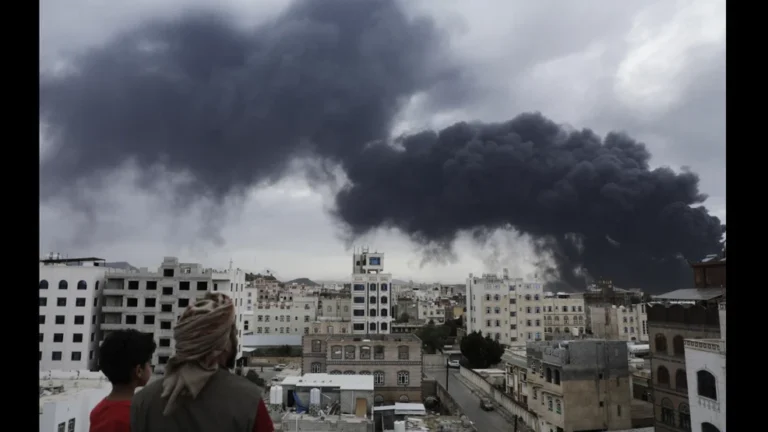 Israël neutralise l’aéroport de Sanaa par des frappes aériennes contre les Houthis au Yémen