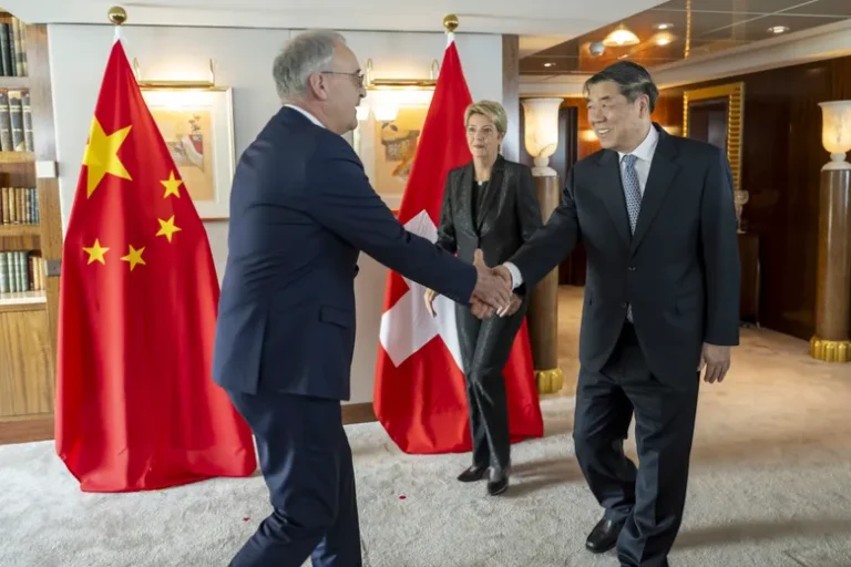 Face à la guerre commerciale, les États-Unis et la Chine reprennent langue à Genève