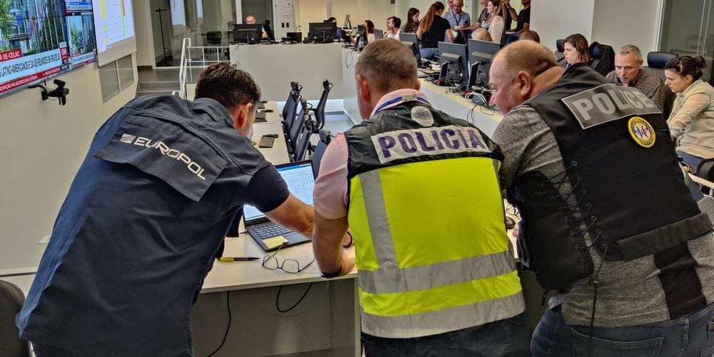 Portugal : un vaste réseau de délivrance de faux permis de séjour démantelé, 13 arrestations Portugal : un vaste réseau de délivrance de faux permis de séjour démantelé, 13 arrestations