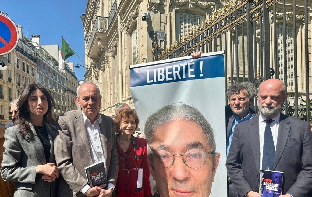 Six mois de prison pour Boualem Sansal : ses soutiens interpellent Alger et Paris