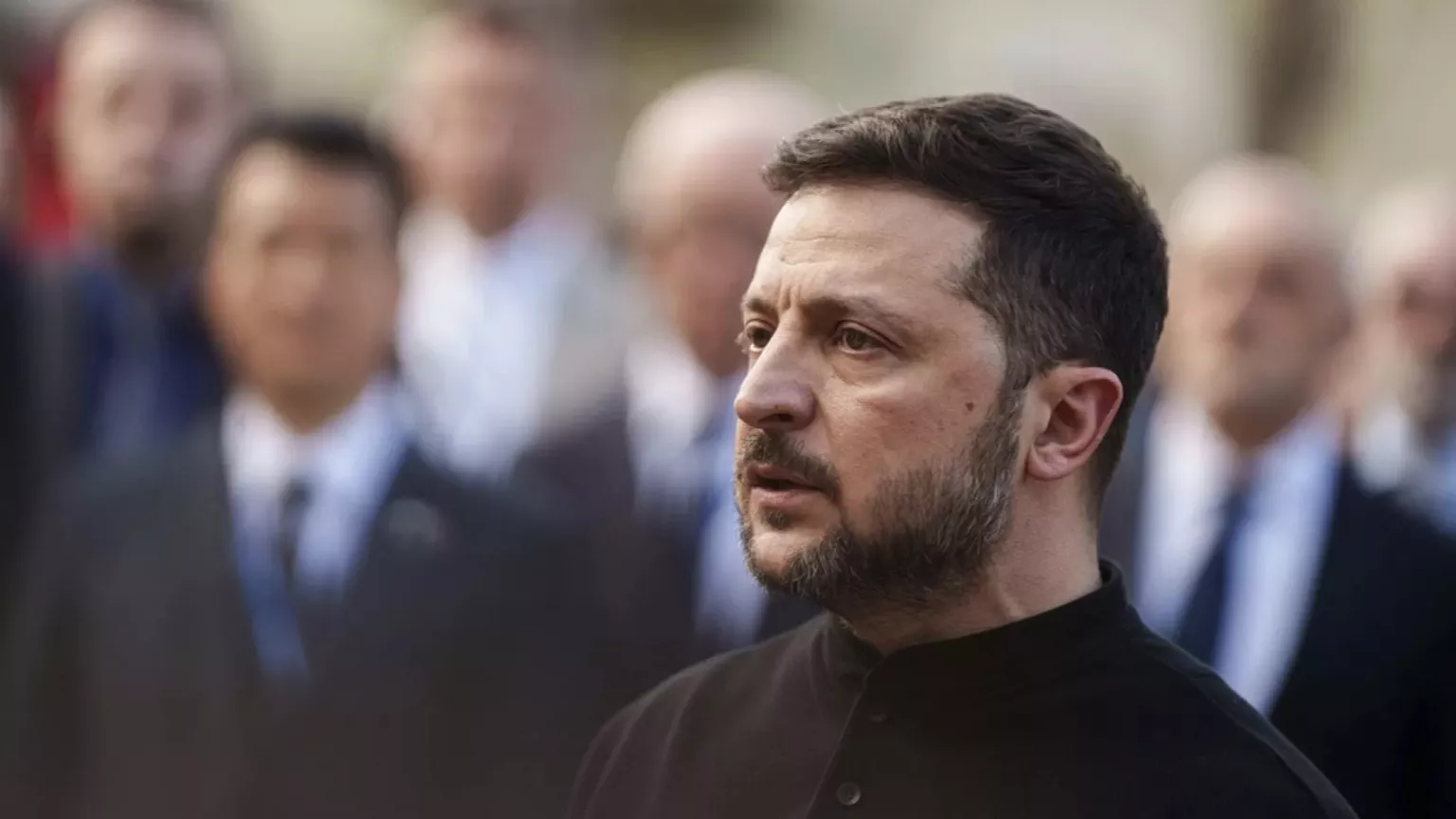 Face à la crise, Zelenskiy restaure l’indépendance des agences anticorruption pour rassurer la rue et l’Europe