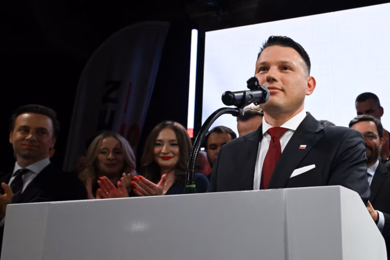 Présidentielle en Pologne : l’extrême droite impose ses conditions aux finalistes du second tour