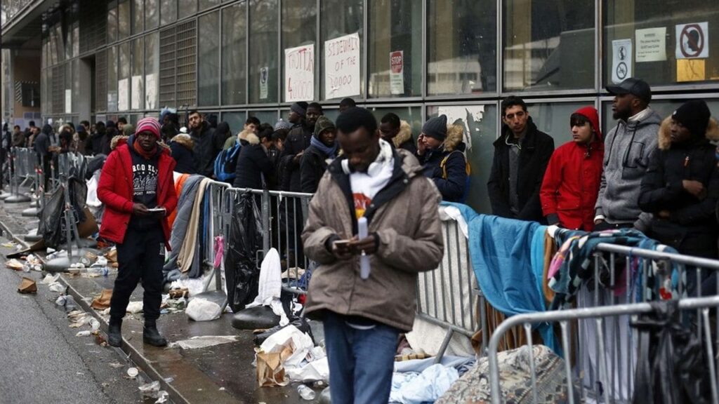 Immigration : 4,3 millions de réfugiés en situation régulière en France, un record qui interroge