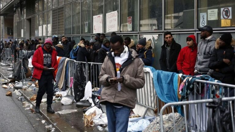 Immigration : 4,3 millions de réfugiés en situation régulière en France, un record qui interroge