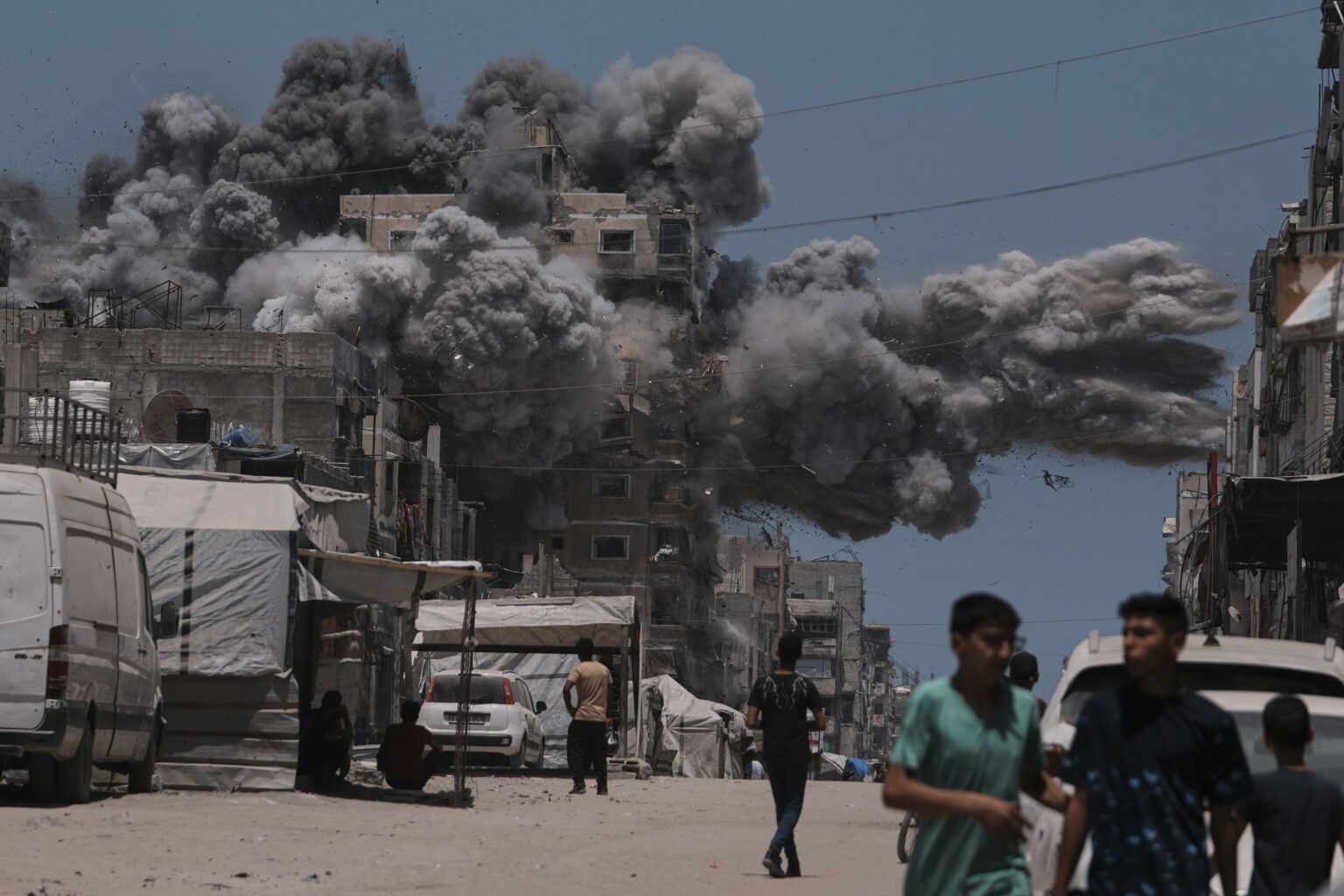 Gaza : les images choc des nouveaux bombardements israéliens qui ont ravagé la zone