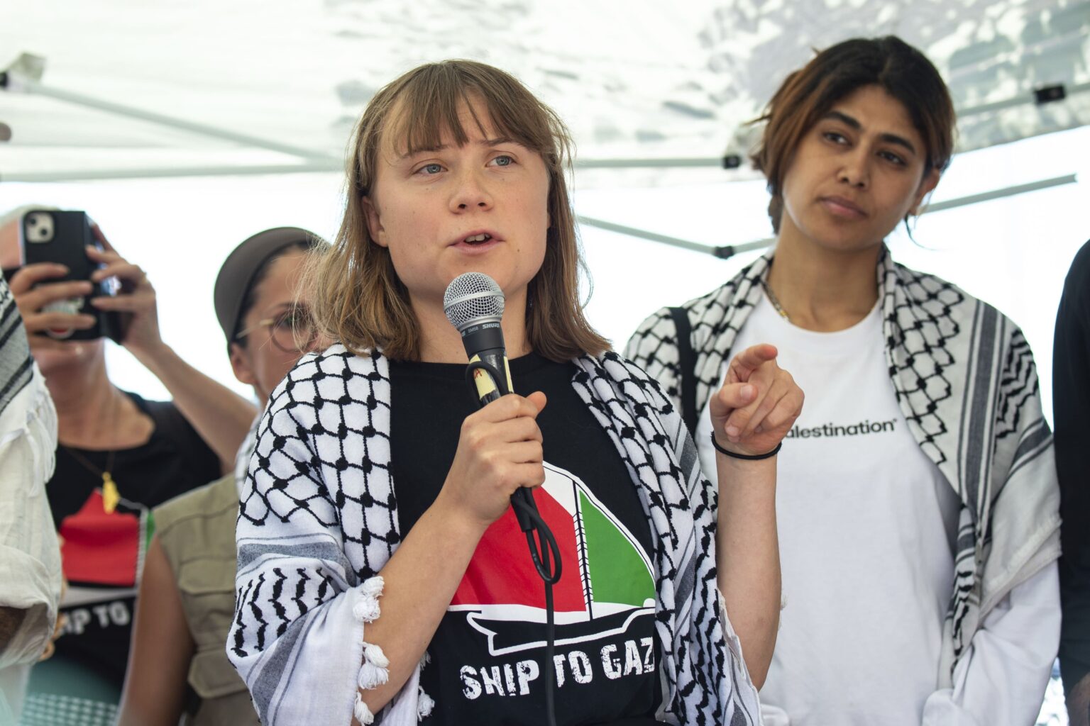 Rima Hassan refuse son expulsion d'Israël et sera présentée à un juge aujourd'hui. Greta Thunberg est dans un avion pour paris