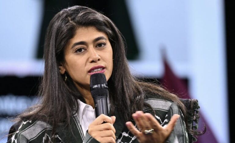 Rima Hassan expulsée d’Israël après avoir été placée à l’isolement pour avoir écrit « Free Palestine »