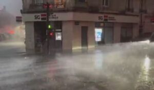 Paris sous l'eau : métro inondé, arbres arrachés, le chaos après un orage d’une rare violence