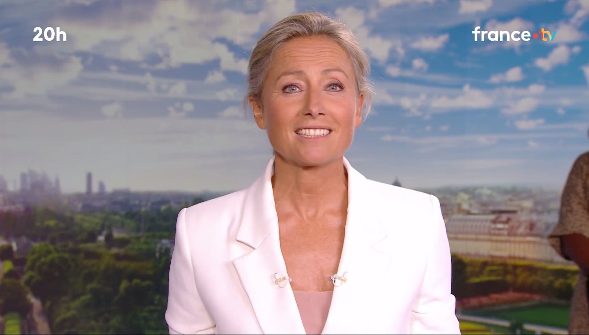 VIDÉO - "Voilà, c'est fini !" Les adieux de Anne-Sophie Lapix au JT de 20h sur France 2