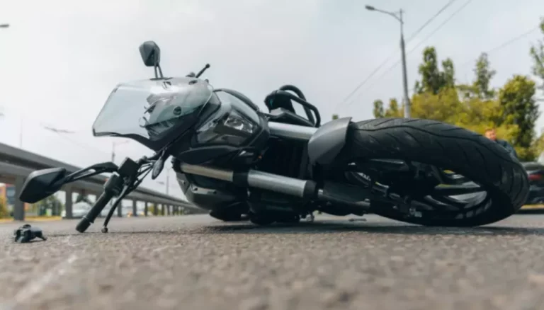 Paris : le conducteur du scooter tué, le conducteur de la voiture relâché — photo