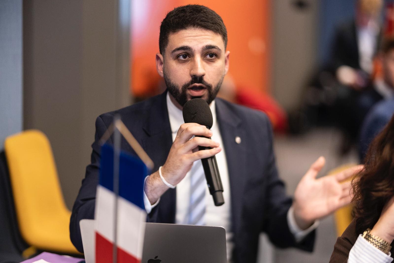 Harcelé pour avoir lu Ciotti : Alexandre Saradjian victime du racisme de la gauche radicale