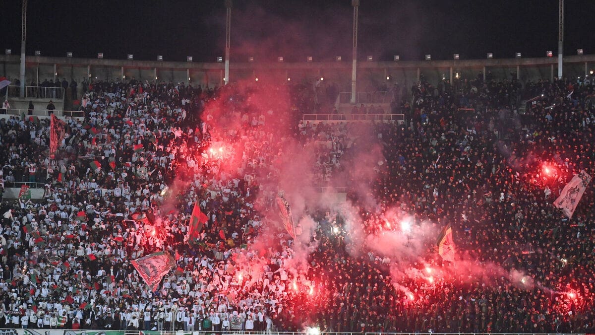 Drame en Algérie : trois morts et des dizaines de blessés après l’effondrement d’une tribune lors d’un match de football