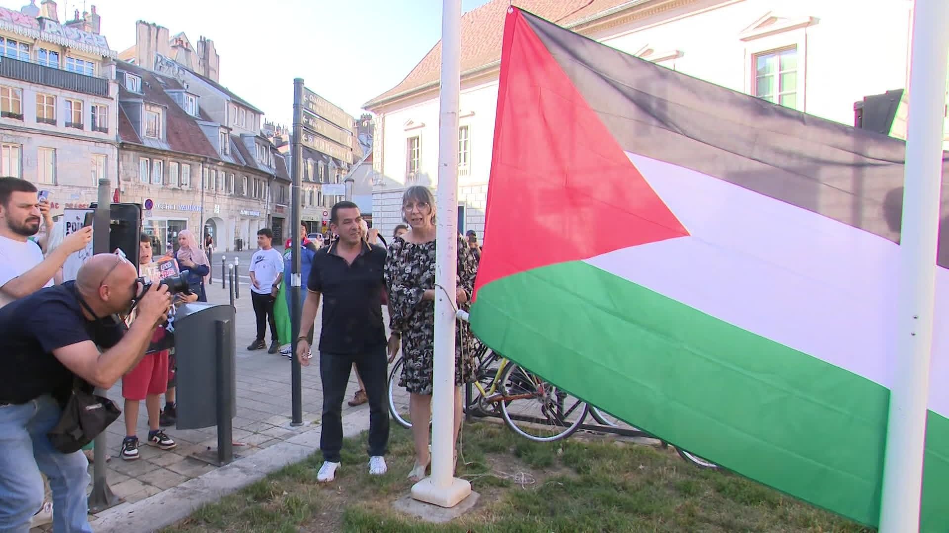 Besançon sommée par la justice de retirer le drapeau palestinien de la mairie