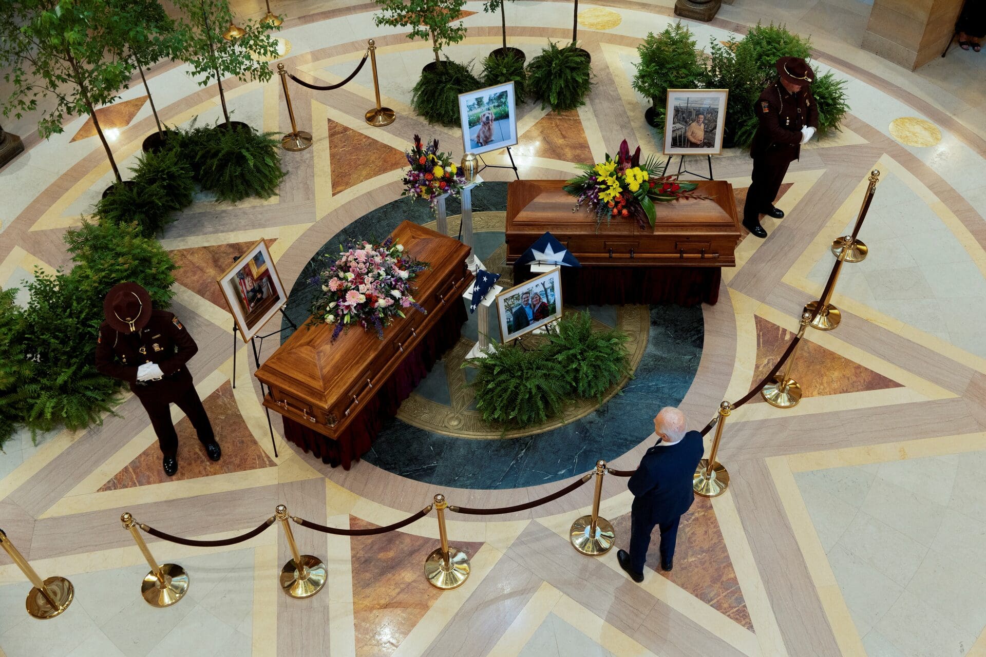 Joe Biden se recueille au Capitole du Minnesota auprès de la députée assassinée Melissa Hortman et de son mari