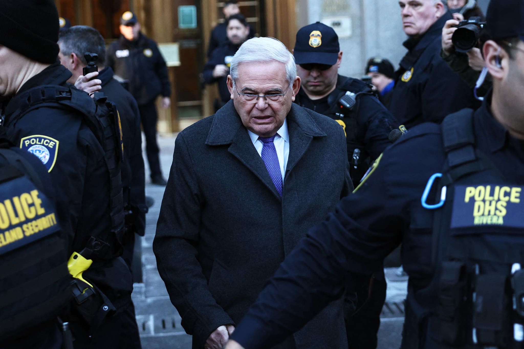 L’ancien sénateur américain Bob Menendez débute sa peine de prison pour corruption et trafic d’influence