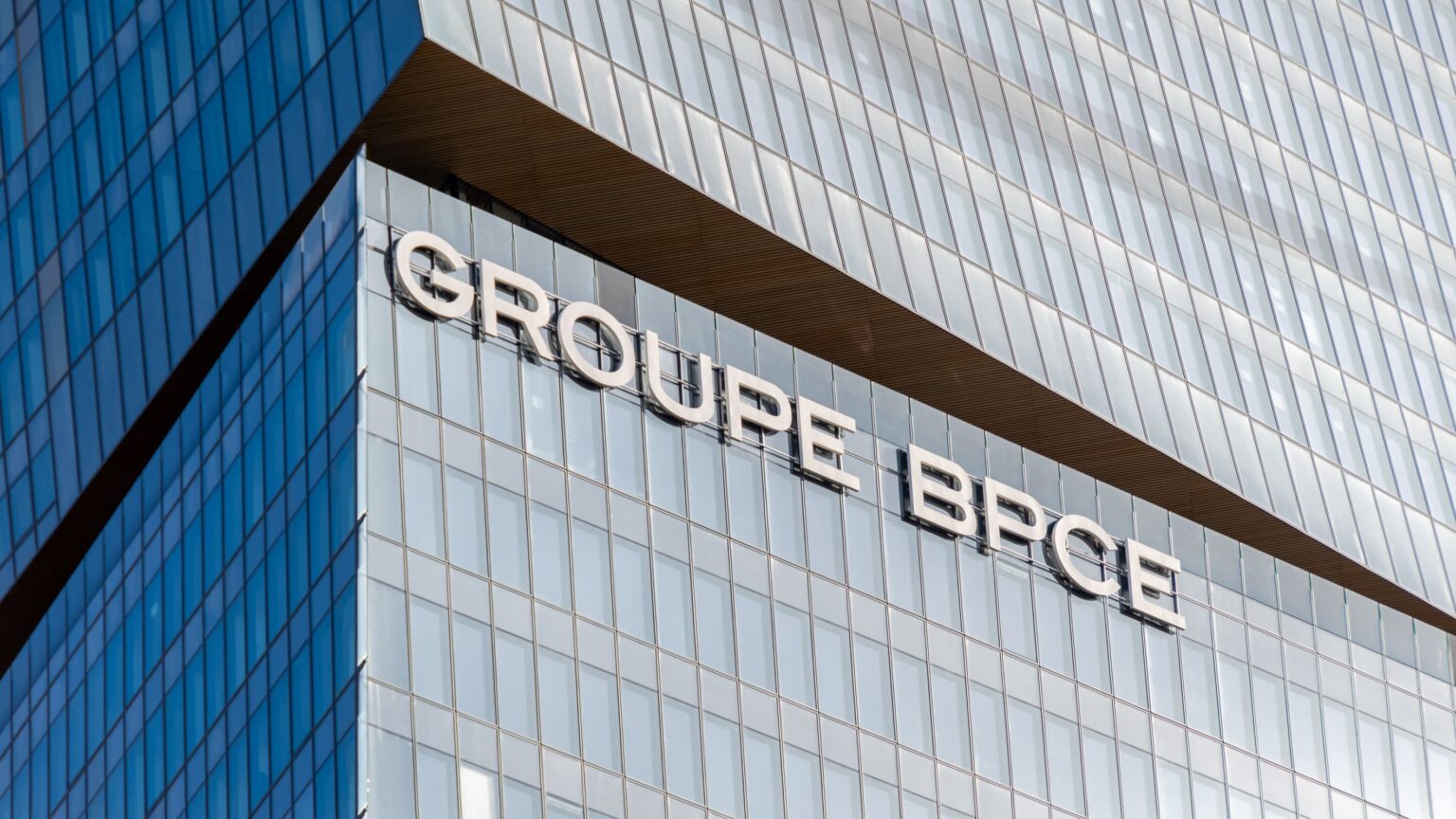BPCE frappe fort au Portugal : rachat de la quatrième banque du pays