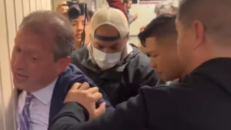 Le contrôleur de New York et candidat à la mairie Brad Lander arrêté par des agents fédéraux dans un tribunal de l'immigration