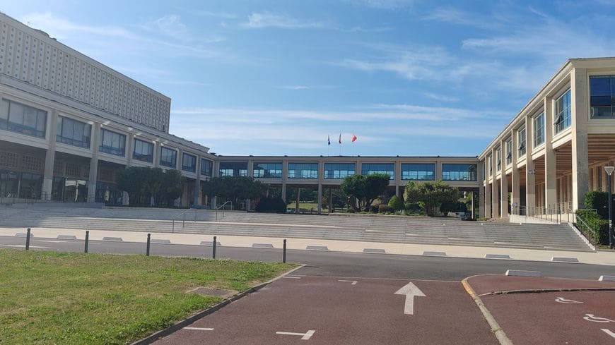 Salut nazi sur Instagram : pourquoi l’université de Caen a saisi la justice