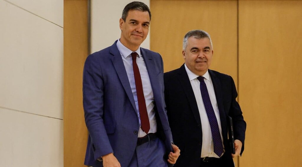 Espagne : un ancien proche de Pedro Sanchez placé en détention provisoire pour corruption