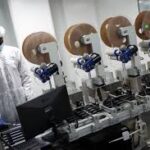 Face aux coupes de l’USAID, une entreprise nigériane lance la production locale de tests VIH et paludisme