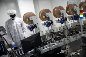 Face aux coupes de l’USAID, une entreprise nigériane lance la production locale de tests VIH et paludisme