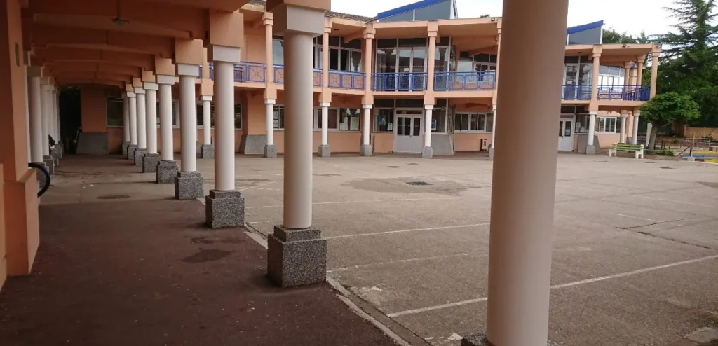 Un collégien brandit un couteau dans la cour à Blaye : l’élève rapidement maîtrisé