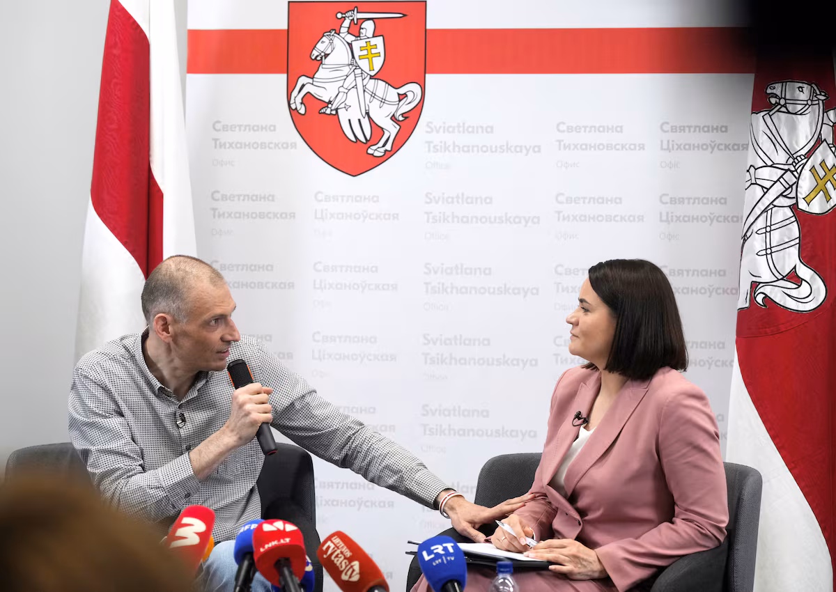 Libéré après cinq ans de prison, l'opposant biélorusse Tsikhanouski appelle à poursuivre la lutte contre Loukachenko