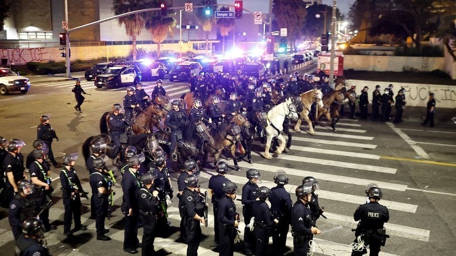 Los Angeles lève le couvre-feu au centre-ville après les manifestations, les commerçants peinent à se relever
