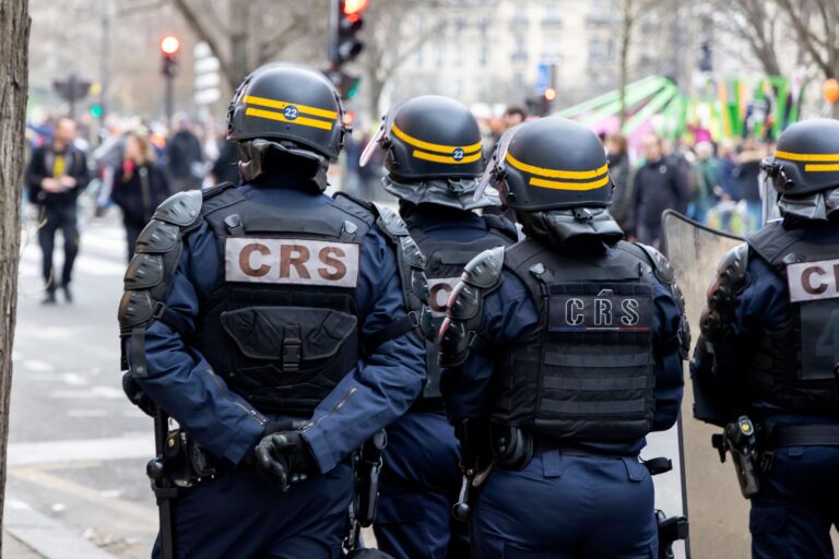 « Un jeu débile » entre CRS vire au drame : des coups aux conséquences irréversibles