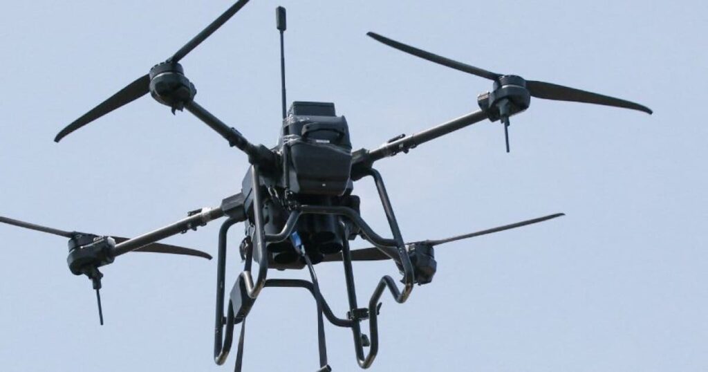 La Russie lance sa plus vaste attaque de drones contre l’Ukraine, un aérodrome stratégique touché