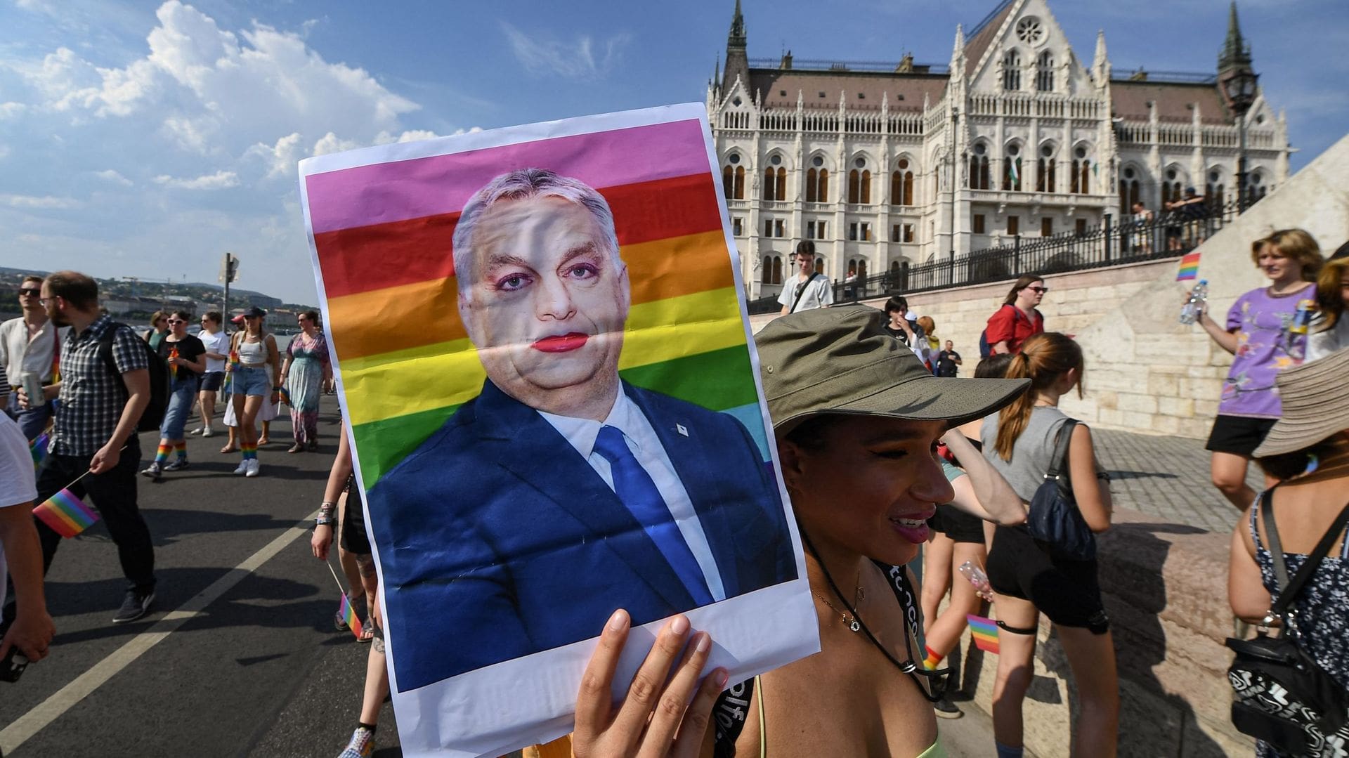 La Hongrie menace les eurodéputés pro-LGBT qui veulent défiler à la Pride "interdite" de Budapest