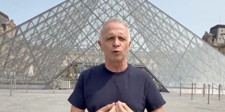 “C’est une première sur ma chaîne” : Samuel Étienne s’invite au Louvre pour un stream inédit