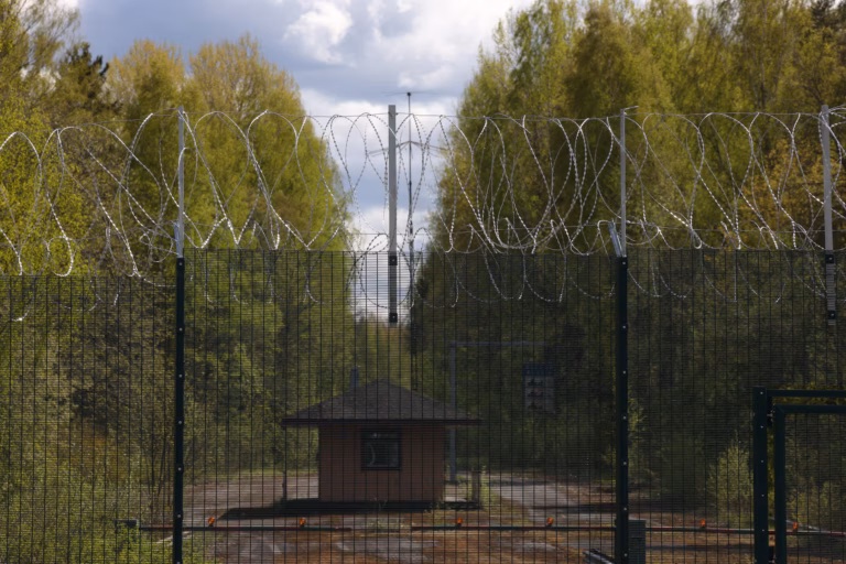 Face à la menace russe, la Finlande muscle sa frontière nord et se prépare à un éventuel conflit — photo