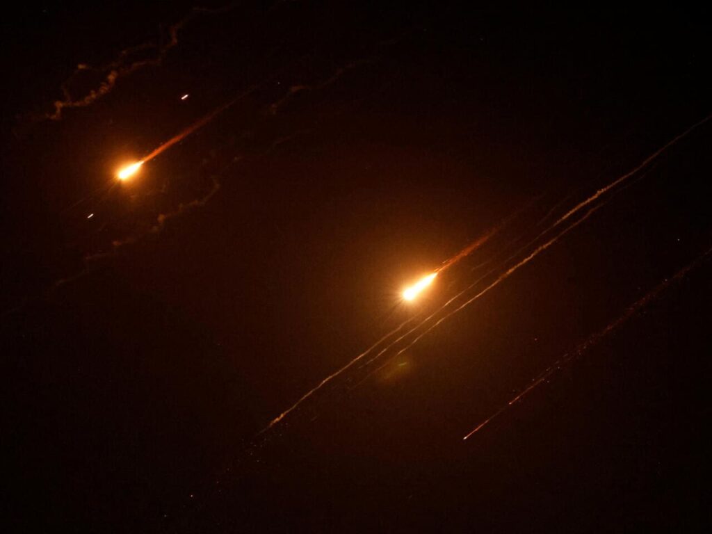 Escalade majeure : Israël frappe un champ gazier iranien, Téhéran riposte et annule les négociations nucléaires