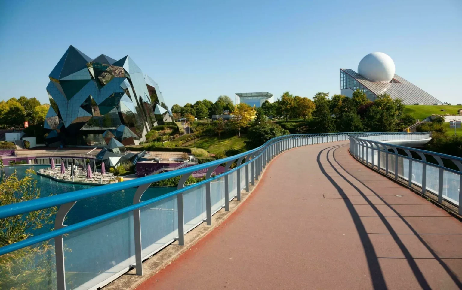 Salut nazi au Futuroscope : un élève sanctionné, le parc alerte sur une dérive inquiétante