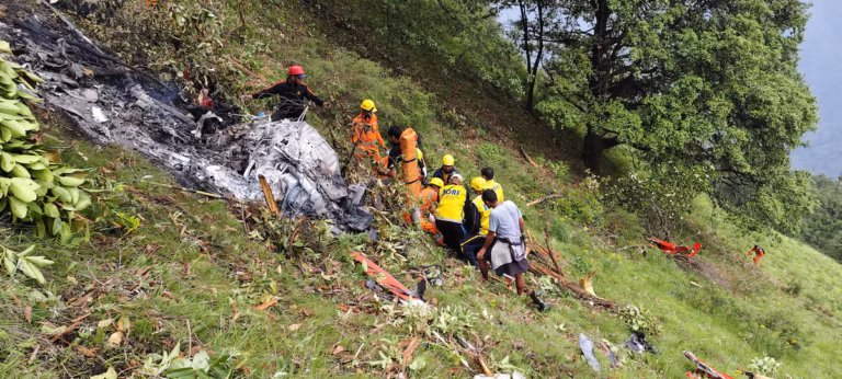 Crash d’hélicoptère en Inde : sept morts sur une route de pèlerinage dans l’Himalaya