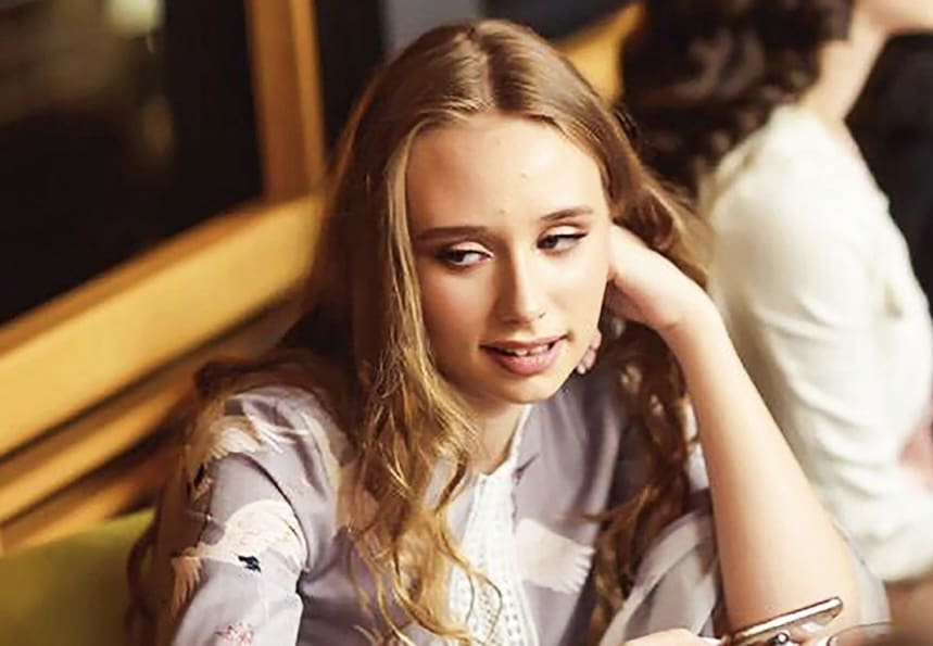 Une fille présumée de Vladimir Poutine travaillerait dans deux galeries d’art anti-guerre à Paris