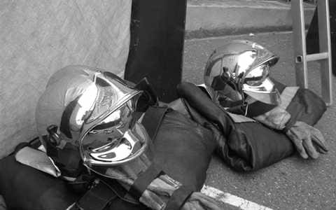 Drame à Laon : les corps des deux pompiers disparus retrouvés dans les décombres d’un incendie