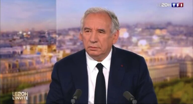 François Bayrou annonce sur TF1 l’interdiction immédiate de la vente de couteaux aux mineurs