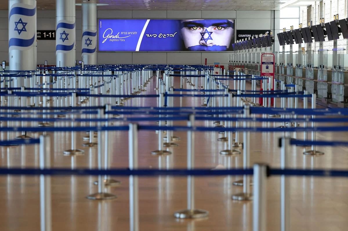 Le Moyen-Orient paralysé : aéroports fermés, voyageurs bloqués face à l’escalade entre Israël et l’Iran