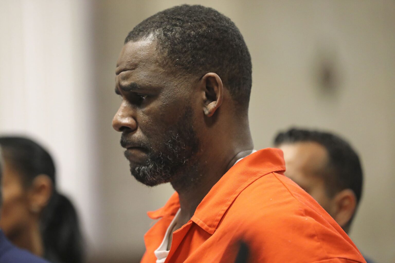 R. Kelly hospitalisé après une overdose en prison. Tentative d’assassinat, accident ou stratégie judiciaire ?