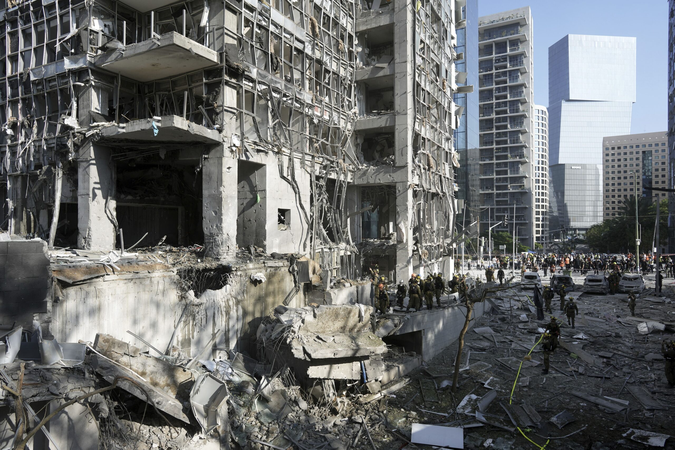 Explosions à Jérusalem et Tel-Aviv ce matin, les plus grosses depuis le début du conflit: l’hôpital Soroka touché par un missile iranien
