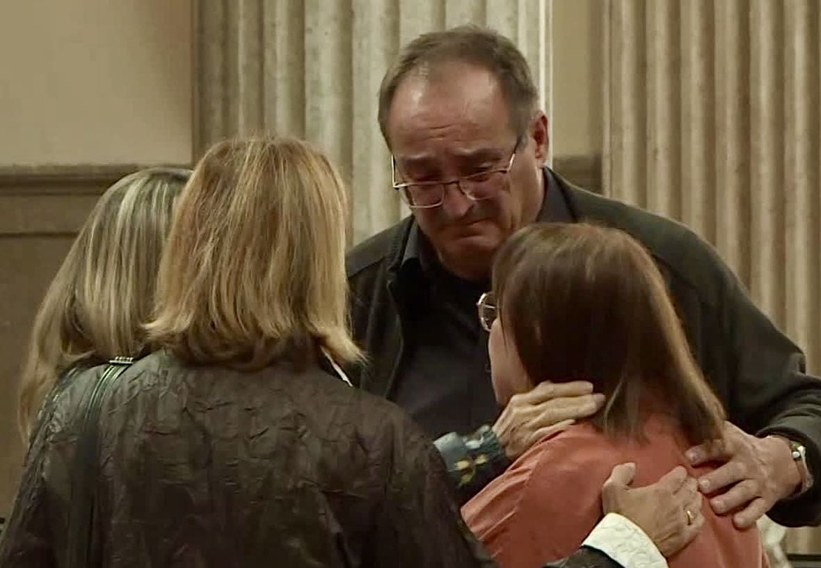 Une femme tue son grand-père en mettant le feu à son lit pour mettre fin à ses souffrances: un an de prison ferme