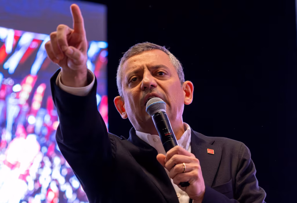 Turquie : un tribunal reporte une audience cruciale qui pourrait évincer le chef de l’opposition